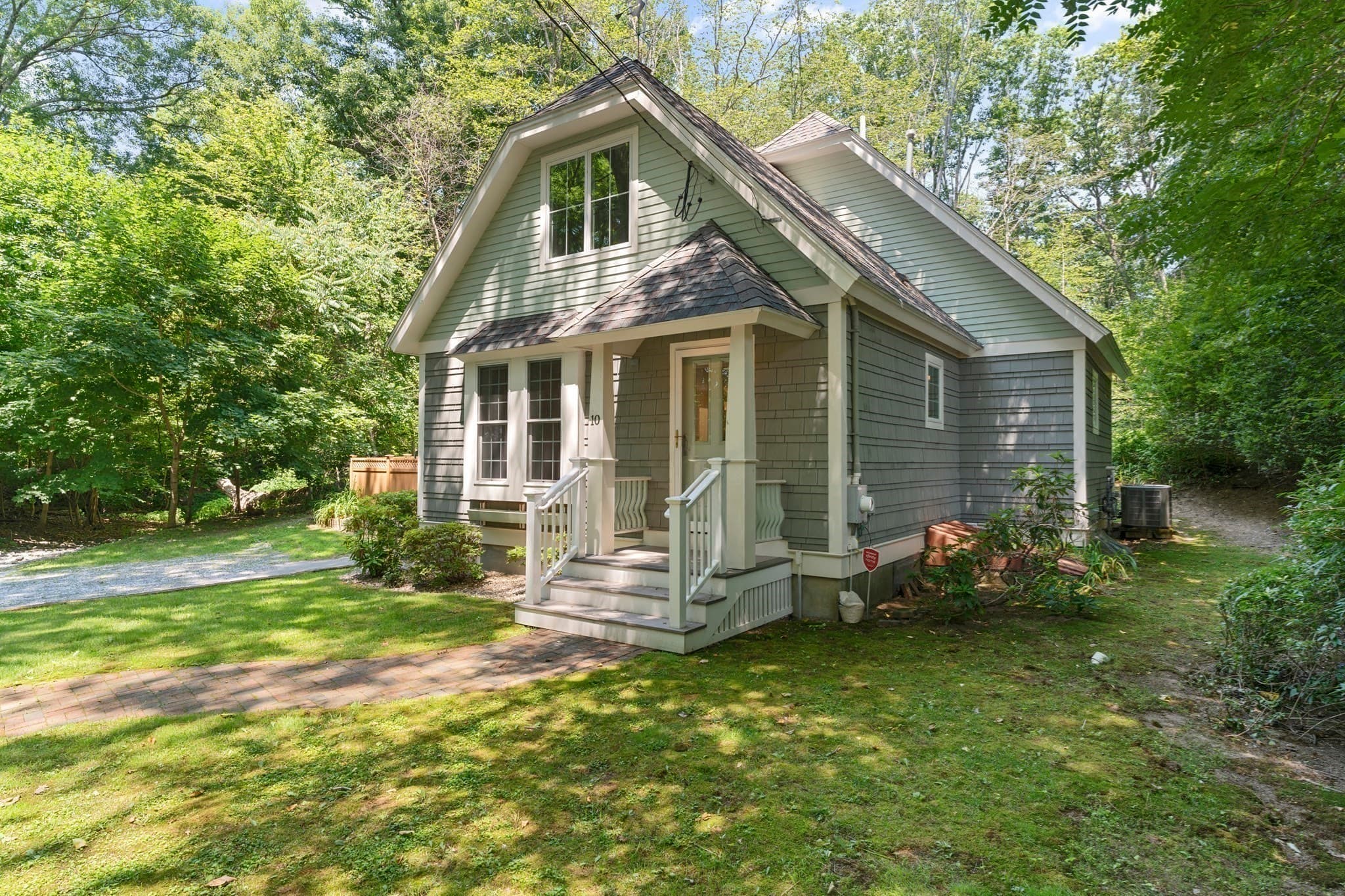 Single Family Residence at 10 Mayflower Path, Wayland MA 01778, photo 3 of 33