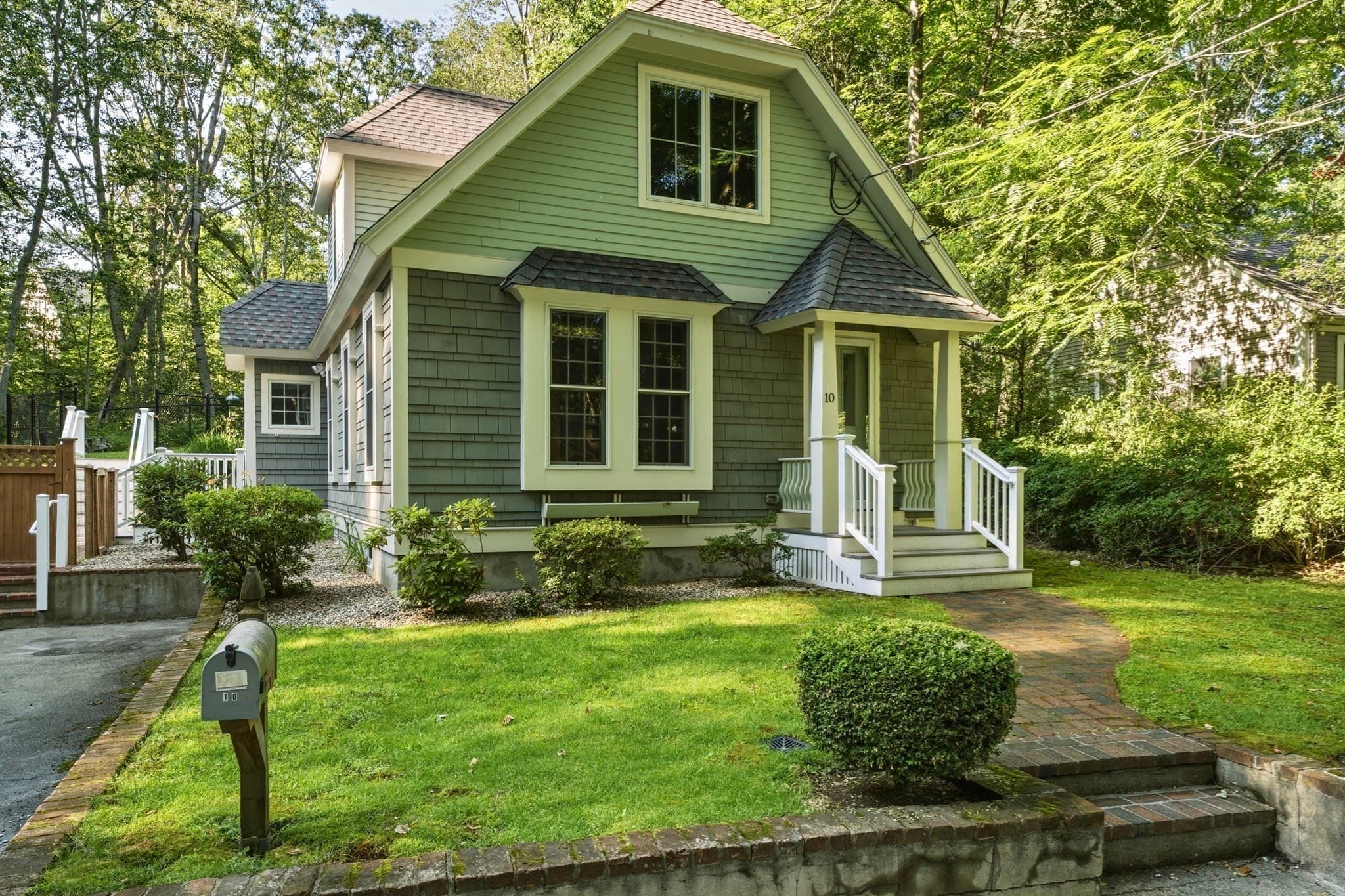 10 Mayflower Path, Wayland MA 01778