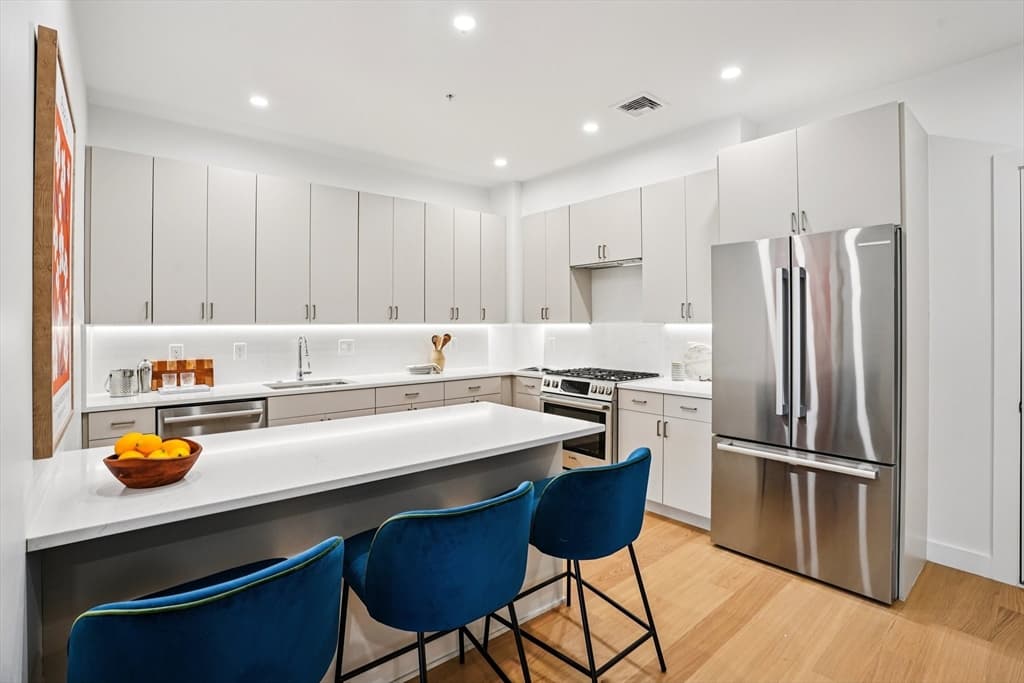 Condominium at 256 Dorchester Street # 503, Boston MA 02127, Boston, photo 11 of 29