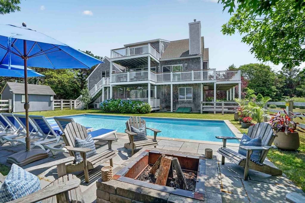 9 Thaxter Ln, Edgartown MA 02539 photo 2