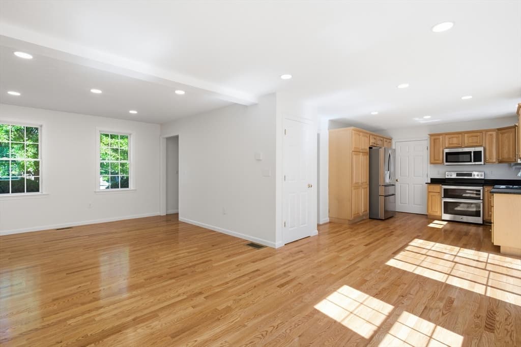 Single Family Residence at 4 Azalea Circle, Millbury MA 01527, photo 13 of 40