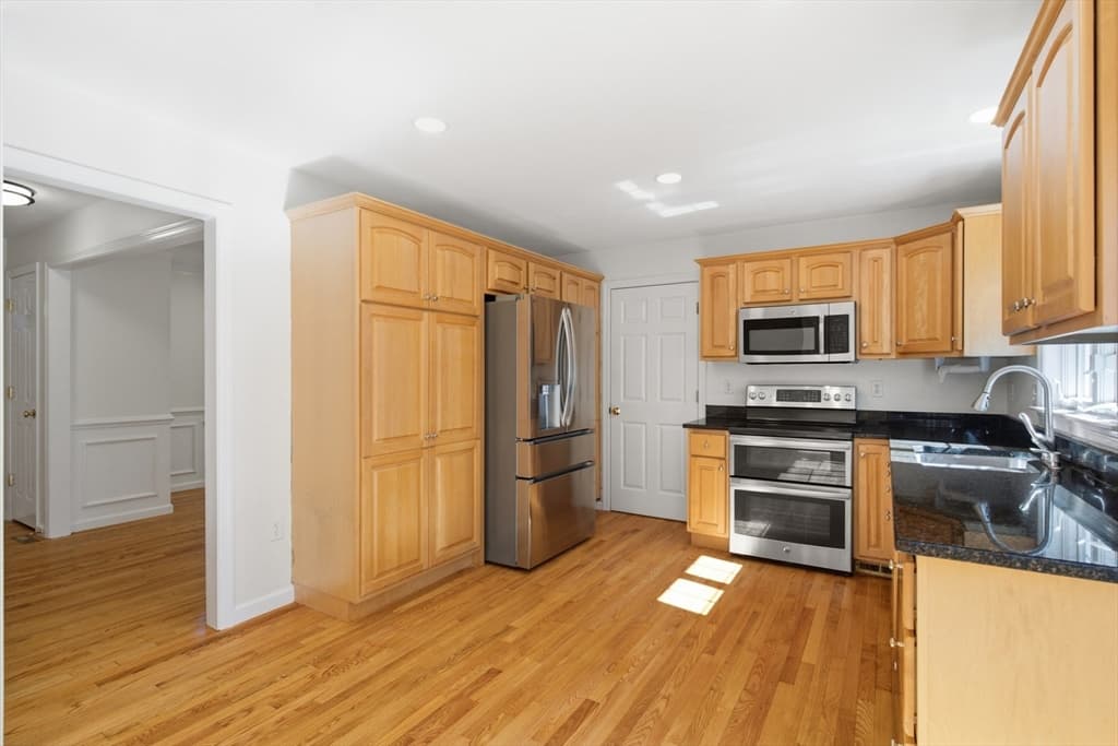 Single Family Residence at 4 Azalea Circle, Millbury MA 01527, photo 14 of 40