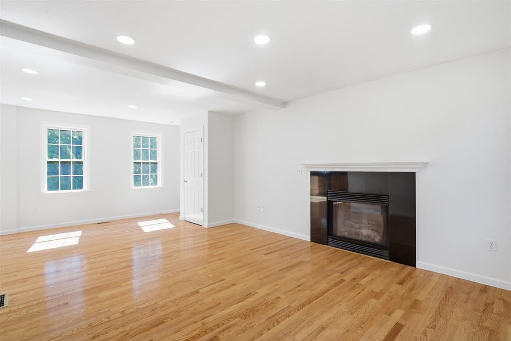 Single Family Residence at 4 Azalea Circle, Millbury MA 01527, photo 8 of 40