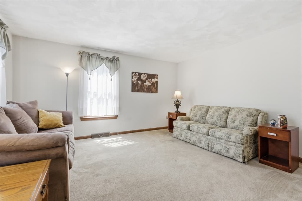 4 Oneida Place, Hudson MA 01749 photo 5