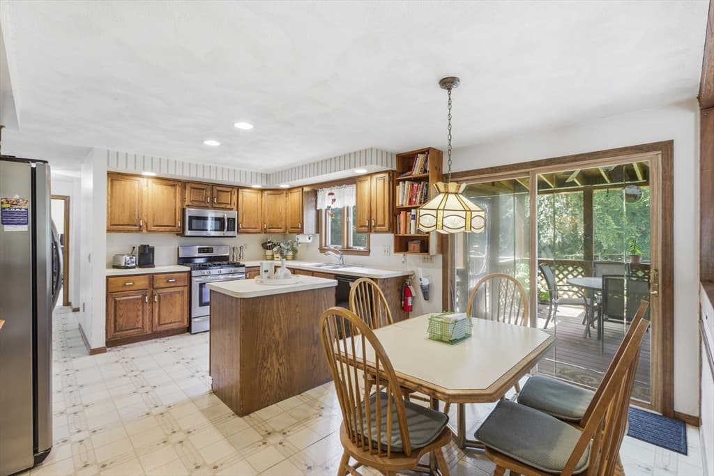 4 Oneida Place, Hudson MA 01749 photo 14