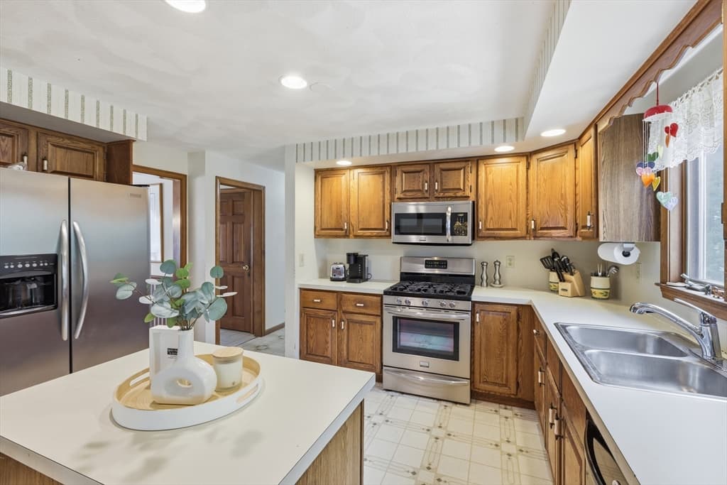 4 Oneida Place, Hudson MA 01749 photo 11