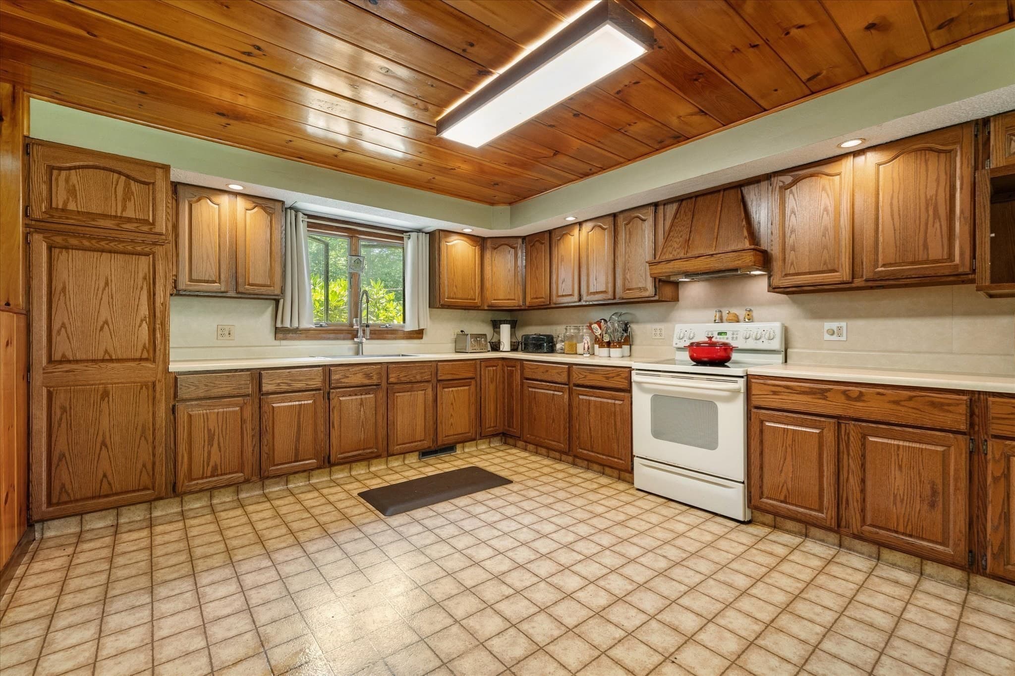 Single Family Residence at 59 Shoreline Dr, West Brookfield MA 01585, West Brookfield, photo 6 of 32