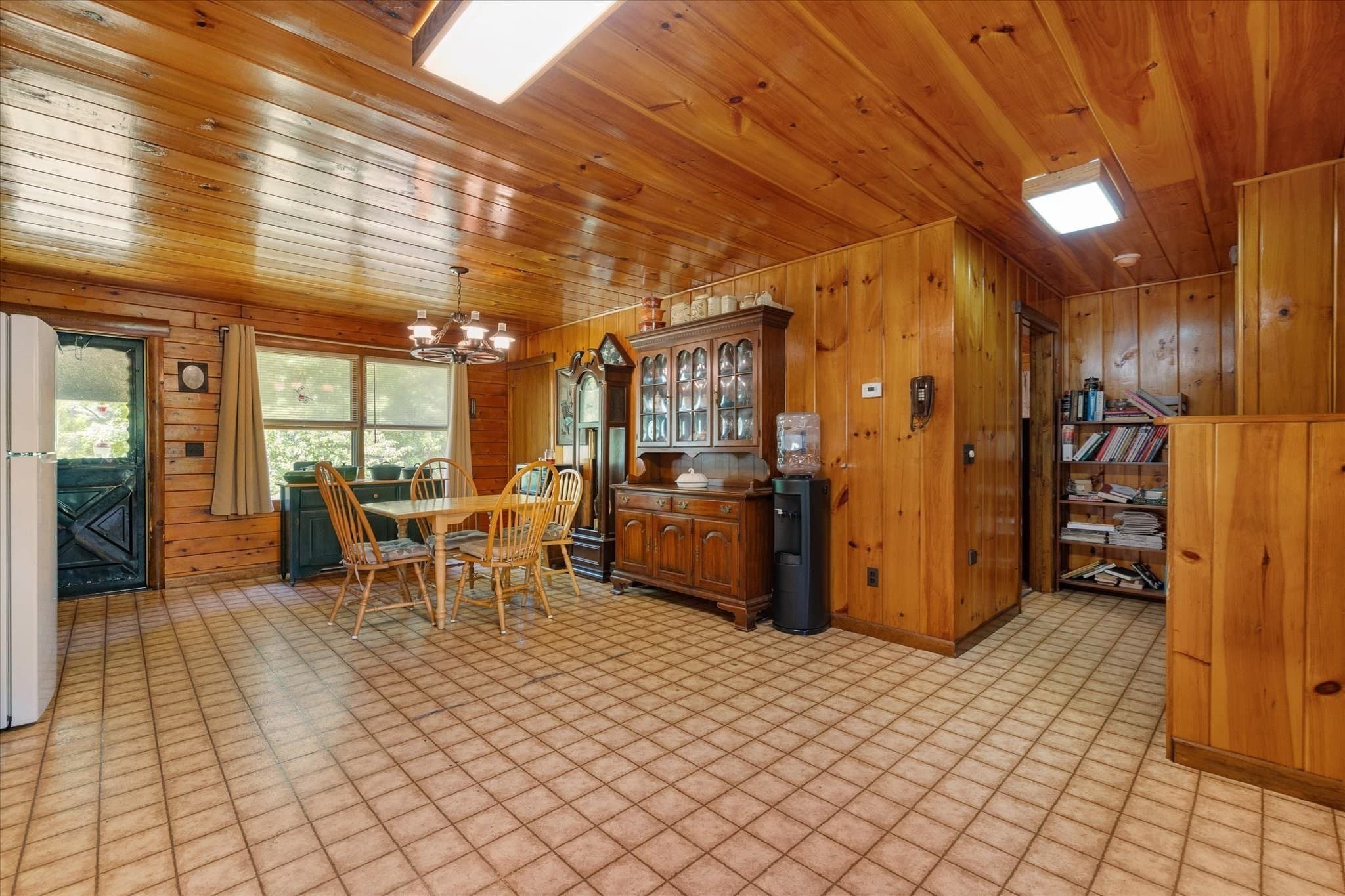 Single Family Residence at 59 Shoreline Dr, West Brookfield MA 01585, West Brookfield, photo 7 of 32