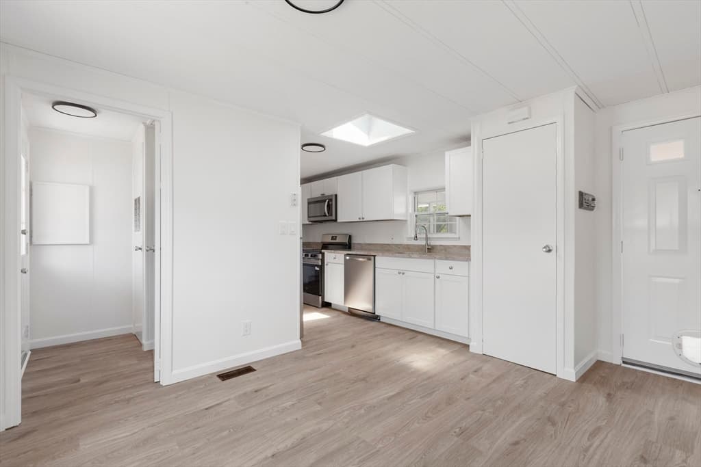85 Amherst Ave, Taunton MA 02780 photo 6
