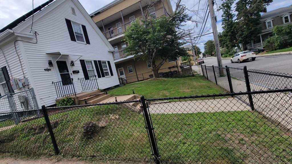 273 Pleasant St, Gardner MA 01440 photo 6