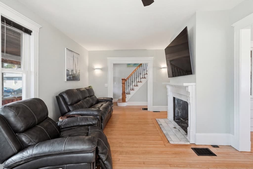 52 Pebble Ave, Winthrop MA 02152 photo 3