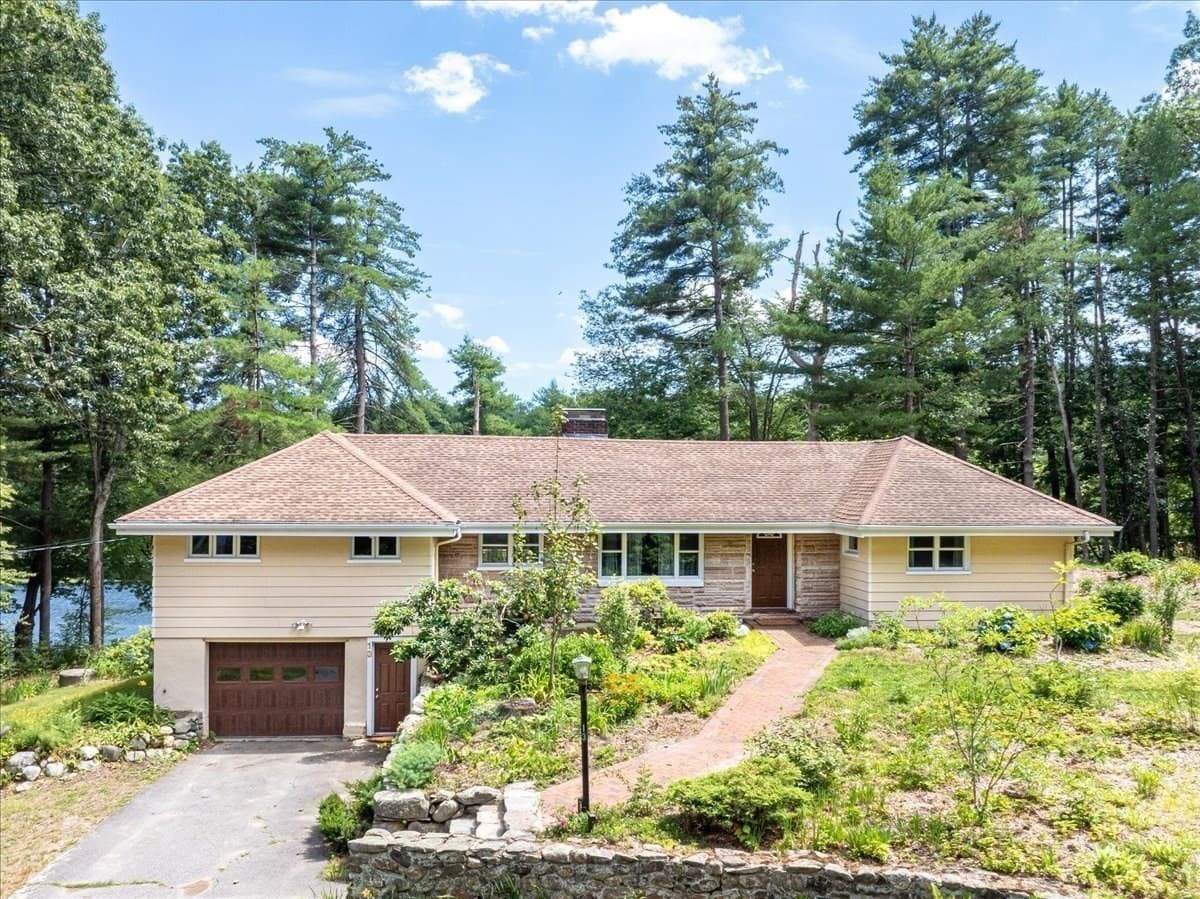 13 Shore Ave, Maynard MA 01754