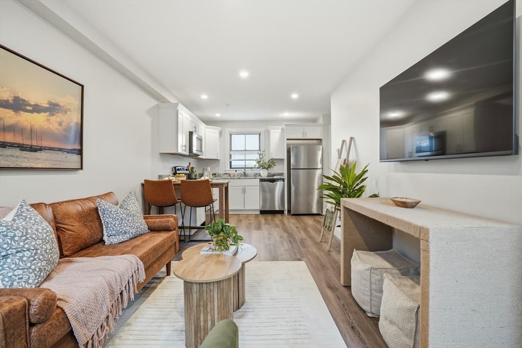 Condominium at 5 Water Street # 3, Plymouth MA 02360, Plymouth, photo 6 of 32