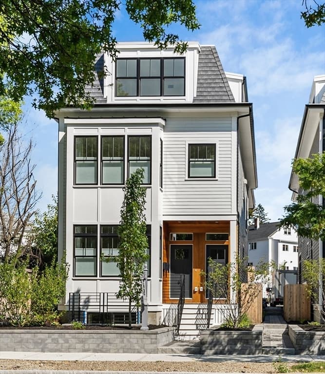327 Alewife Brook Pkwy # B, Somerville MA 02144