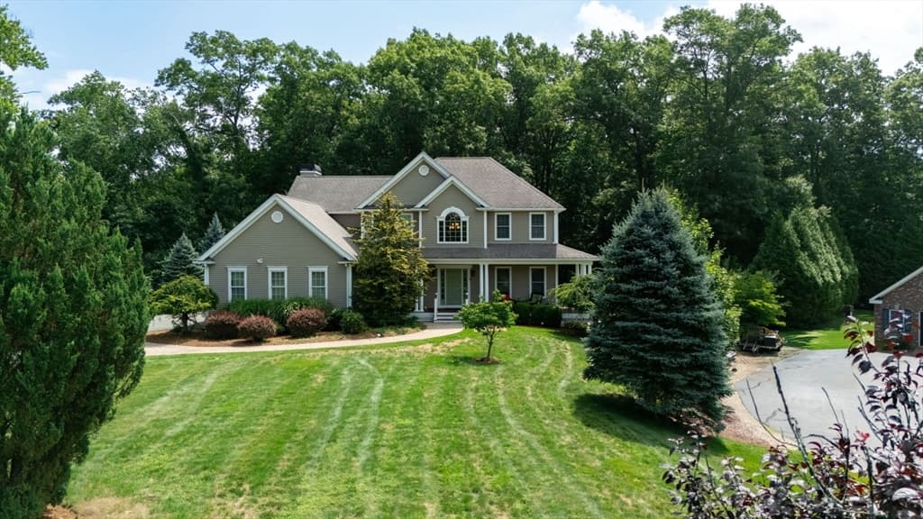 68 Raymond A Sampson Dr, North Attleboro MA 02760