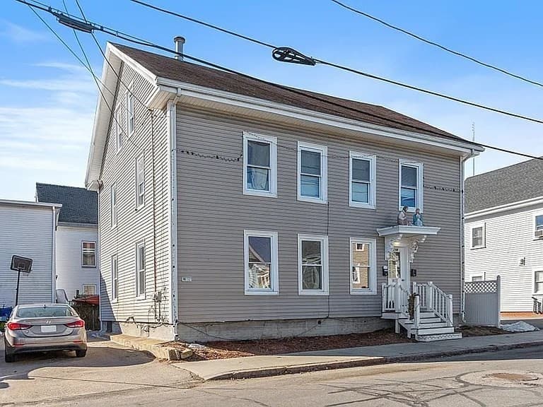 2 Grove St, Haverhill MA 01832