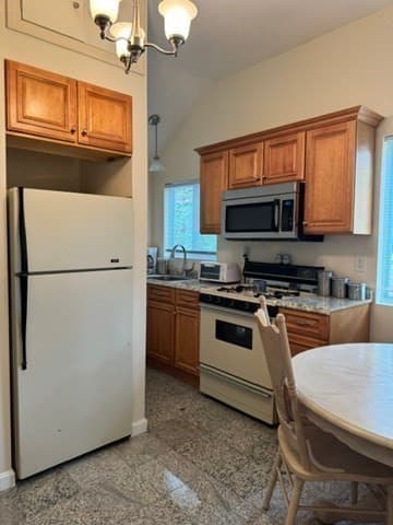 Condominium at 16 Kings Way # 22, Middleboro MA 02346, photo 6 of 14