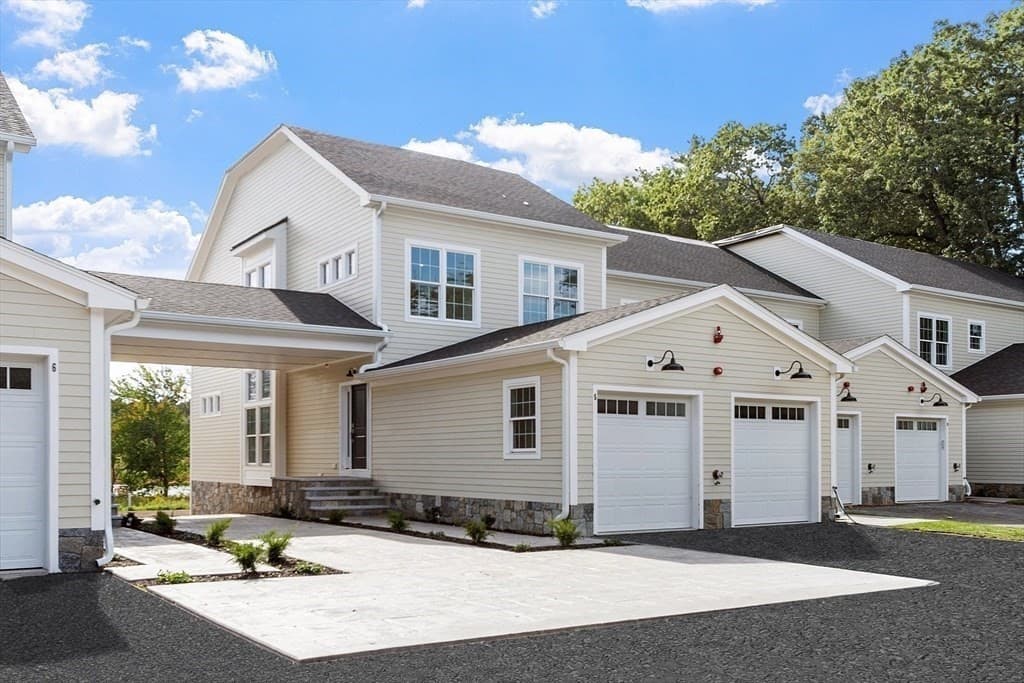 Condominium at 206 W Main St # 4, Georgetown MA 01833, Georgetown, photo 2 of 25