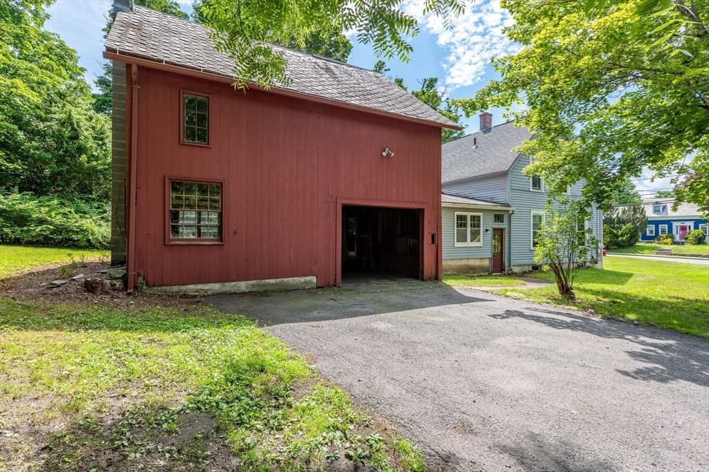 177 Montague Rd, Amherst MA 01002 photo 6