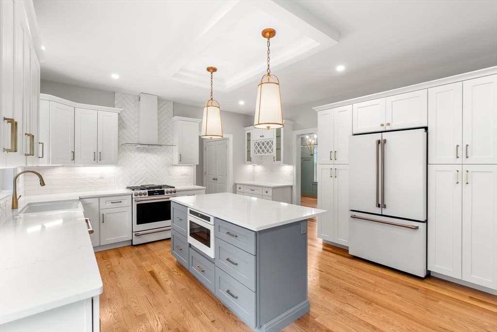 89 Central St, North Reading MA 01864