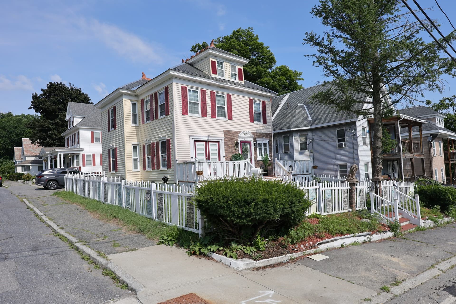Single Family Residence at 91 South St, Fitchburg MA 01420, photo 9 of 31