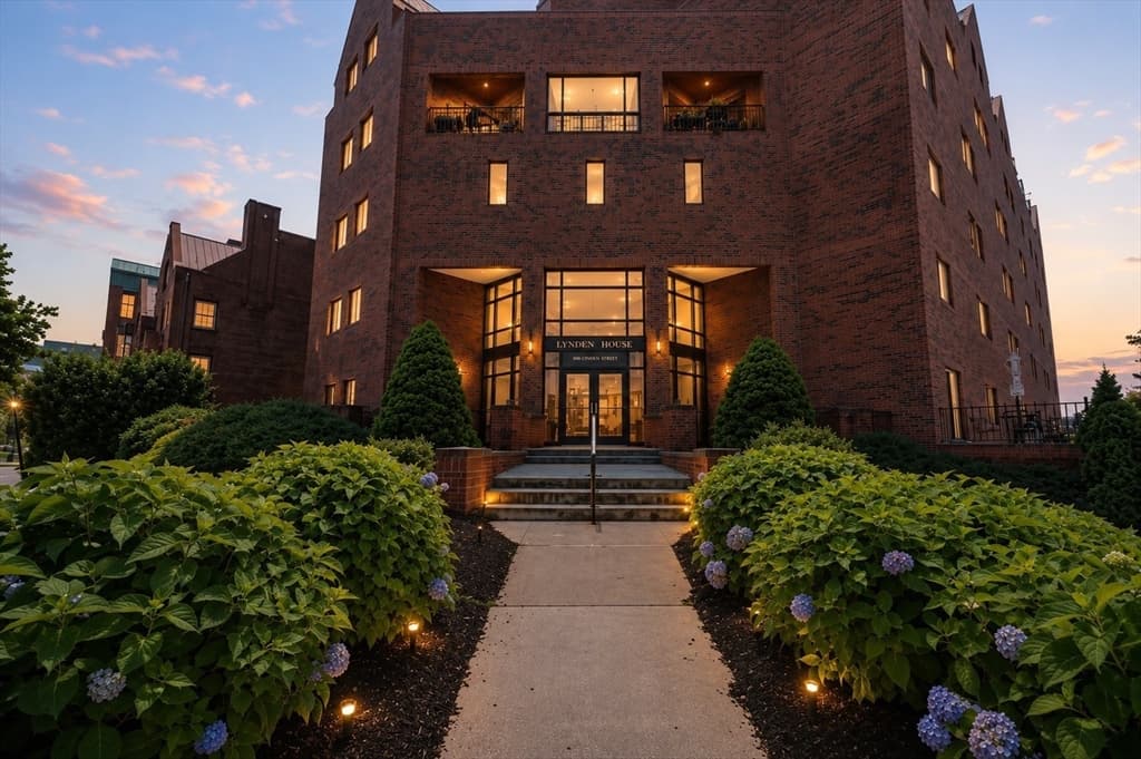 44 Elm # 102, Worcester MA 01609
