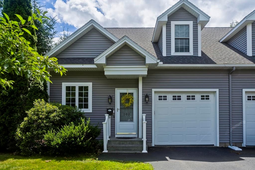 102 Lyman St # 102, South Hadley MA 01075