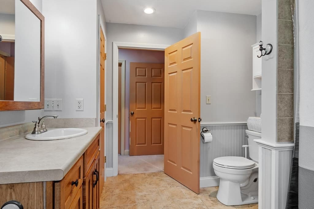 Single Family Residence at 41 Penobscott Ave, Hubbardston MA 01452, Hubbardston, photo 24 of 42