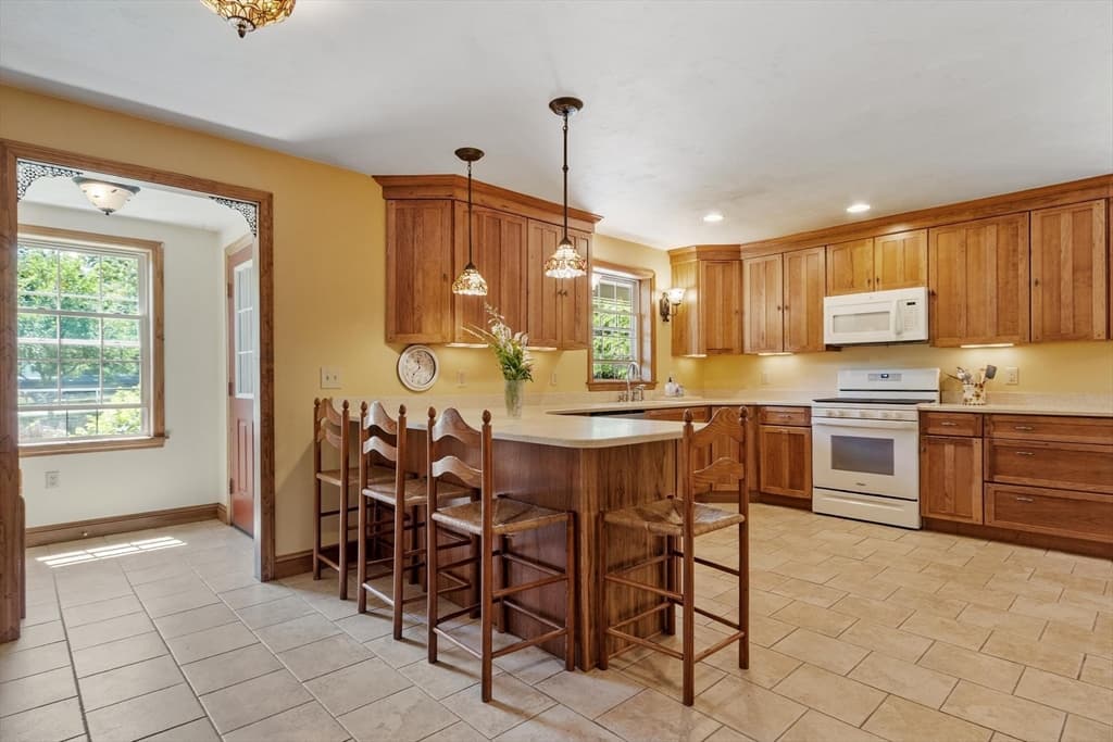 Single Family Residence at 41 Penobscott Ave, Hubbardston MA 01452, Hubbardston, photo 8 of 42
