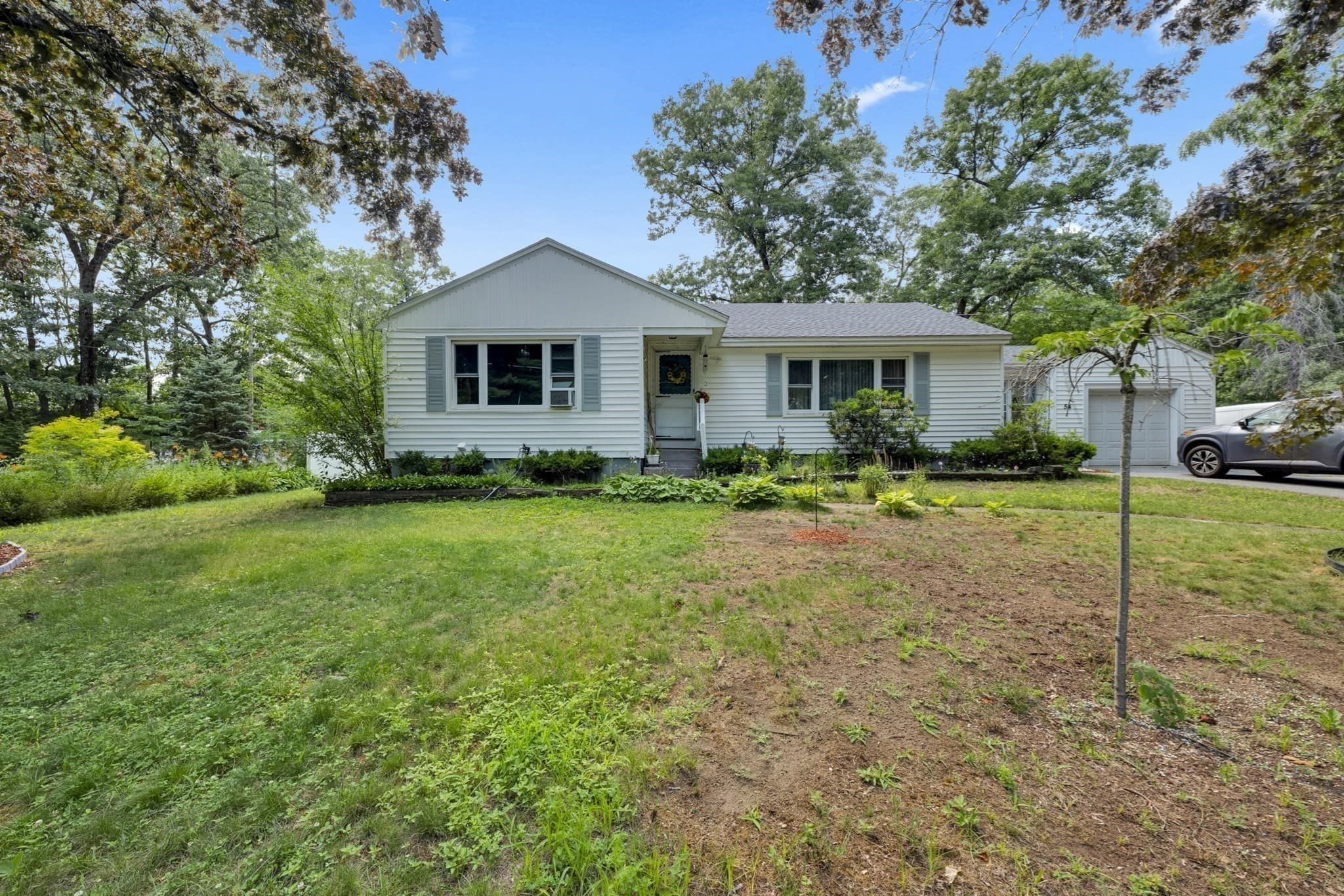 Single Family Residence at 54 Colbert St, Leominster MA 01453, photo 2 of 33