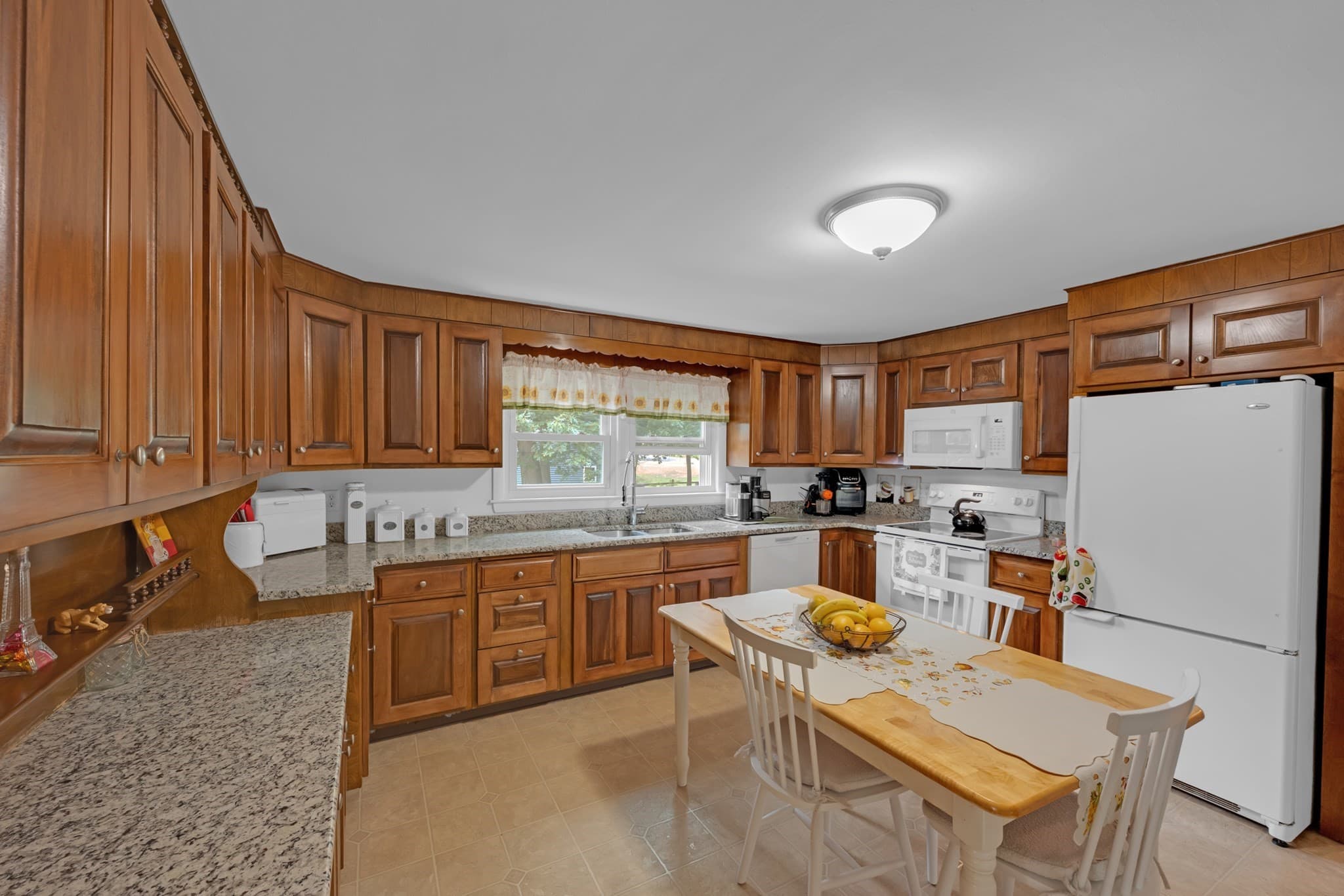 Single Family Residence at 54 Colbert St, Leominster MA 01453, photo 6 of 33