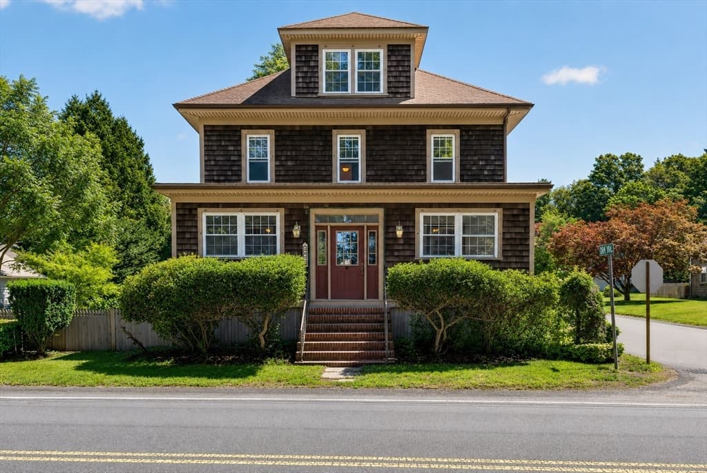 594 Slocum Rd, Dartmouth MA 02747