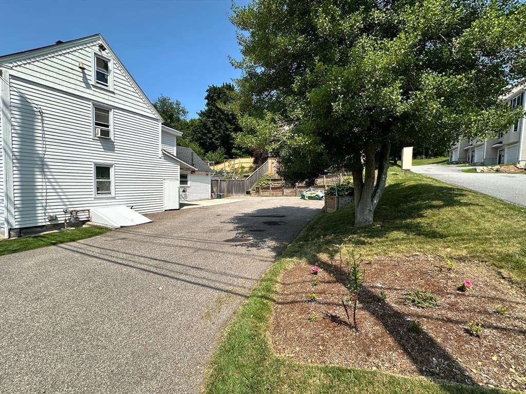 78 Upland St, Worcester MA 01604 photo 24