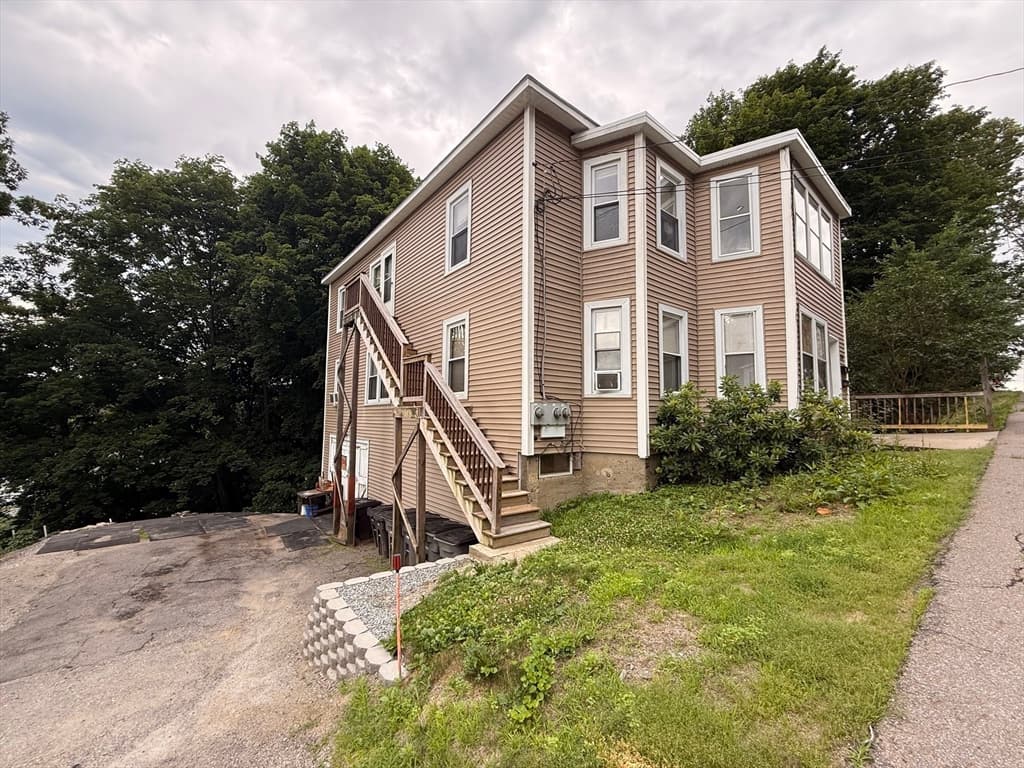 105 Grant St, Gardner MA 01440 photo 2