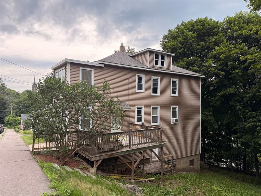 105 Grant St, Gardner MA 01440 photo 3