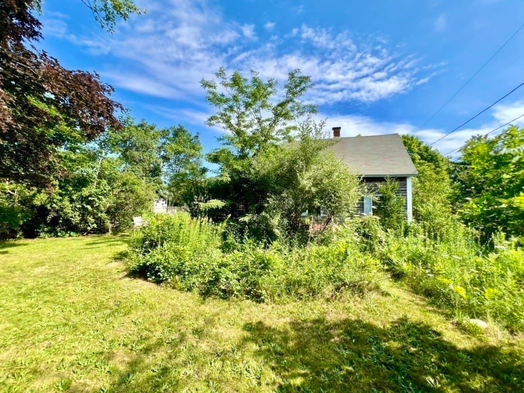 Single Family Residence at 26 Winthrop Ave, Oak Bluffs MA 02557, photo 3 of 28