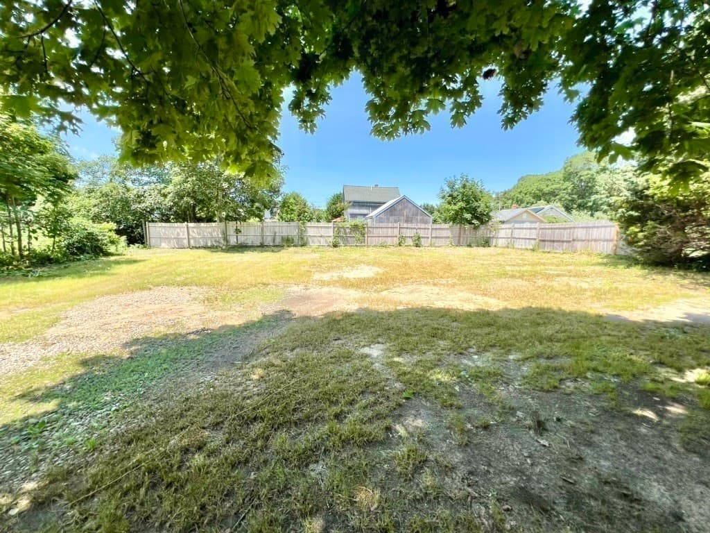 Single Family Residence at 26 Winthrop Ave, Oak Bluffs MA 02557, photo 10 of 28