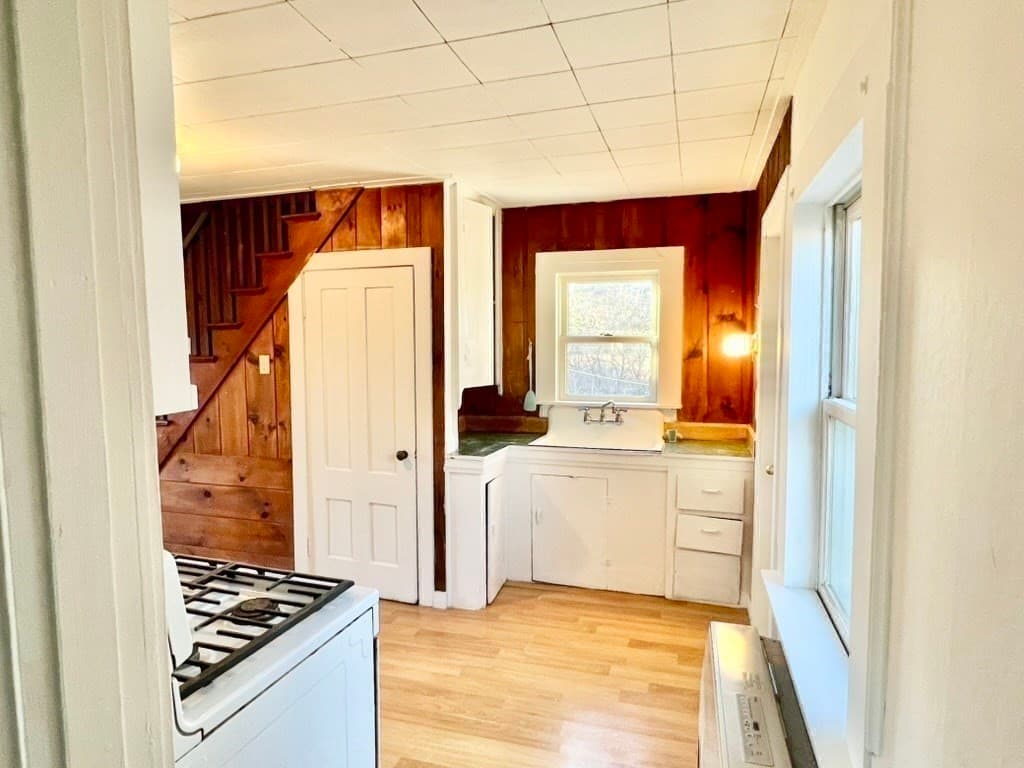Single Family Residence at 26 Winthrop Ave, Oak Bluffs MA 02557, photo 21 of 28