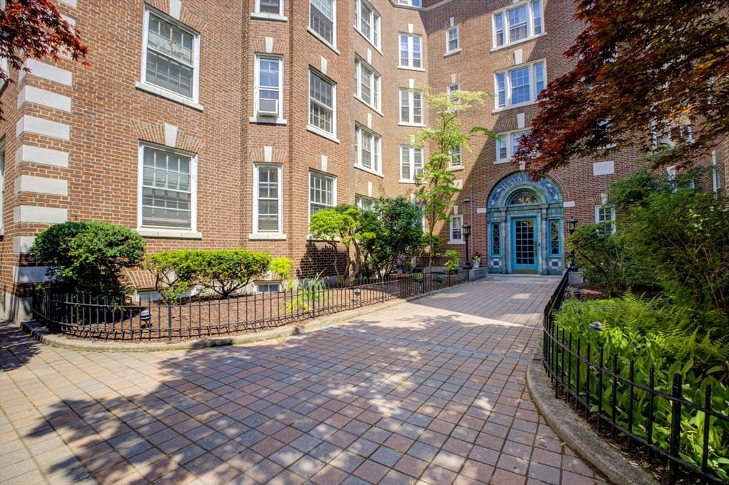 1572 Massachusetts Avenue # 41, Cambridge MA 02138 photo 2