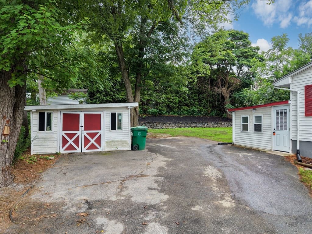 83 Rolf Ave, Chicopee MA 01020 photo 27