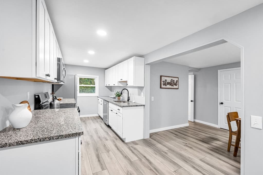 83 Rolf Ave, Chicopee MA 01020 photo 10