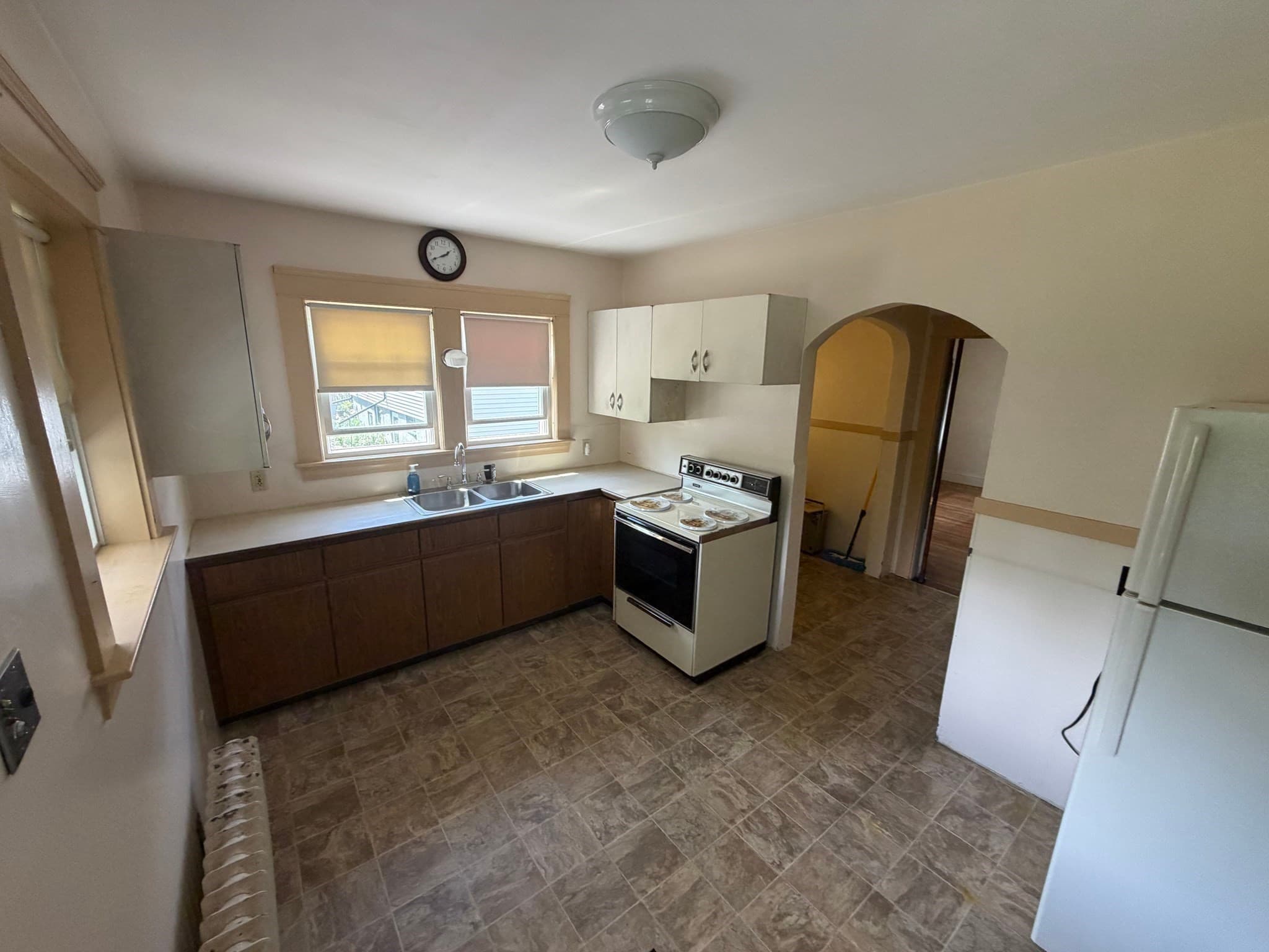 Single Family Residence at 130 Emerald St, Gardner MA 01440, photo 12 of 37