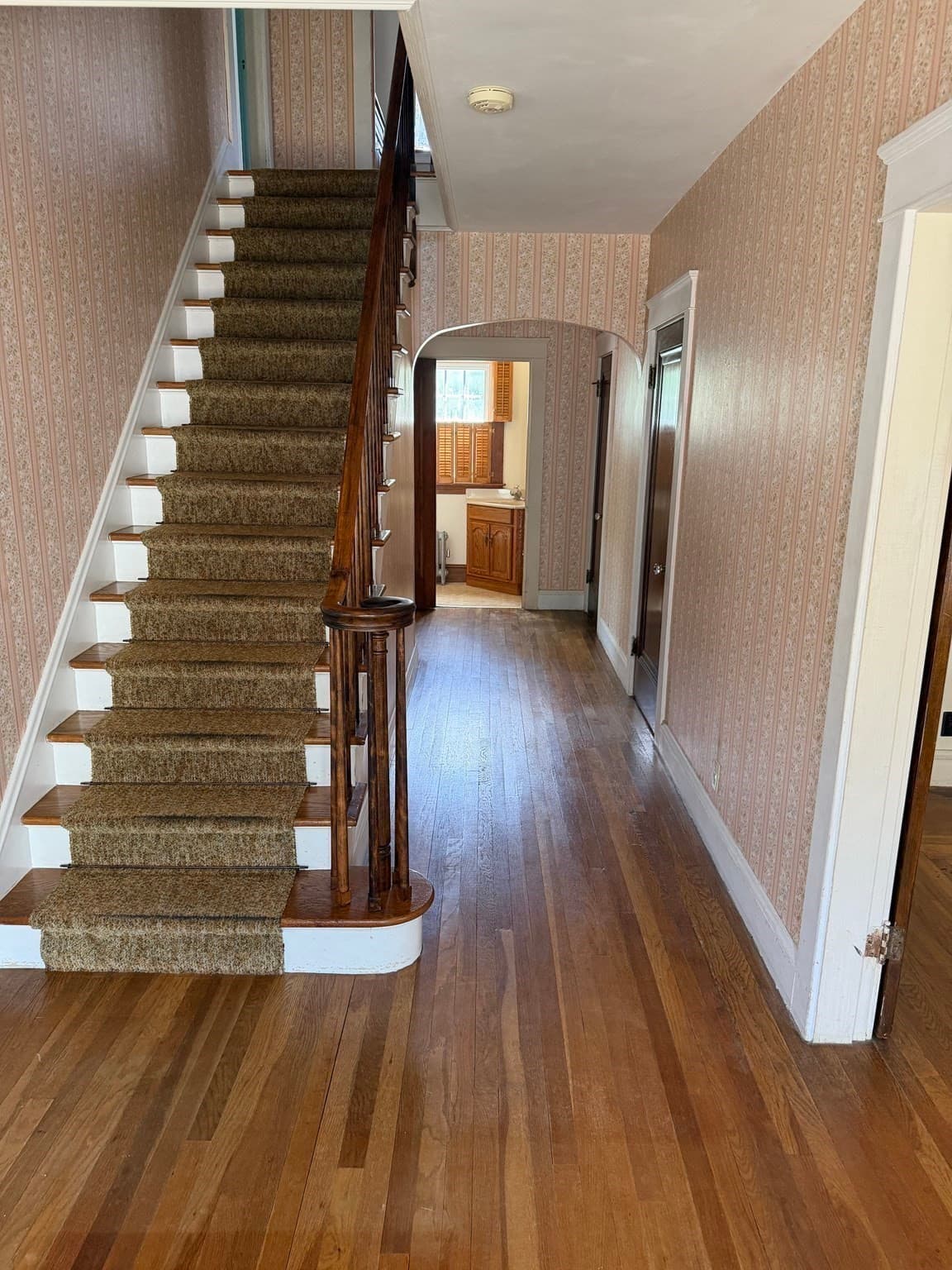 Single Family Residence at 130 Emerald St, Gardner MA 01440, photo 5 of 37
