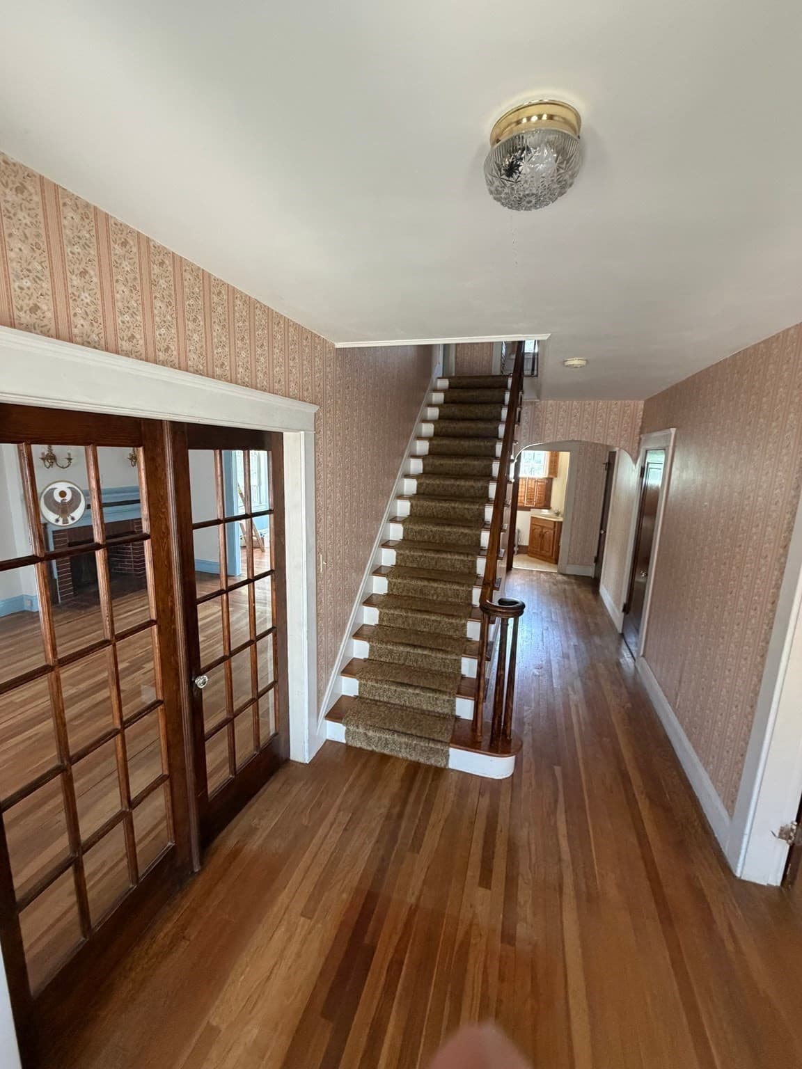 Single Family Residence at 130 Emerald St, Gardner MA 01440, photo 4 of 37
