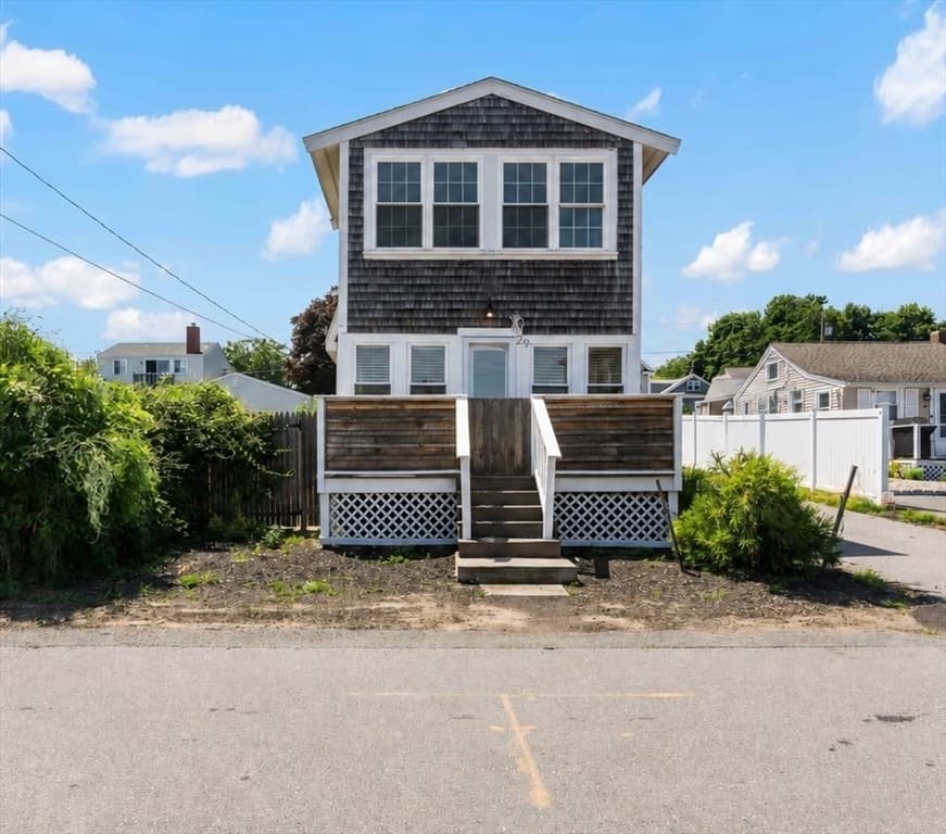 29 Aquidneck Ave, Portsmouth RI 02871