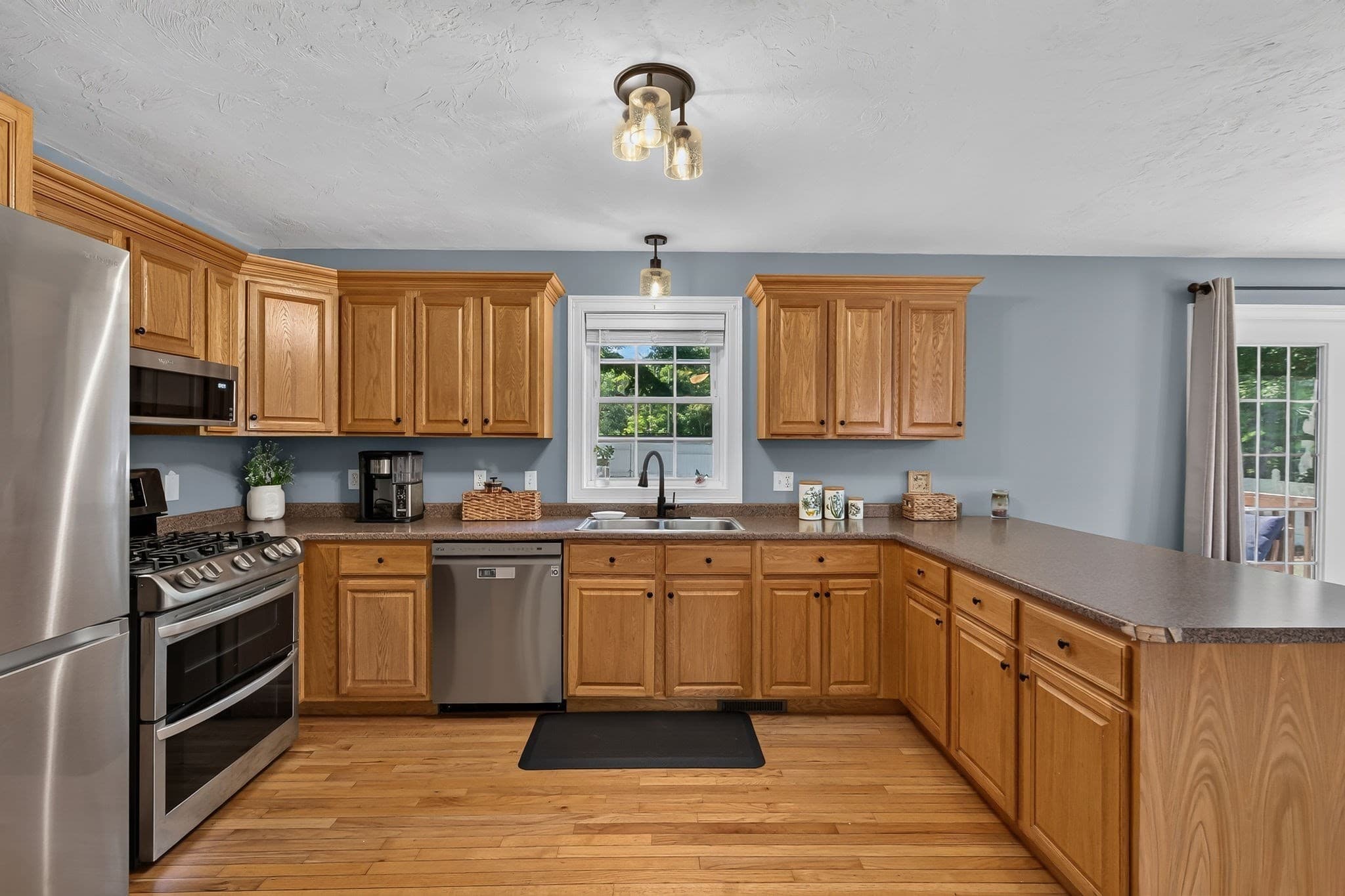 Single Family Residence at 100 Mechanic St, Warren MA 01083, Warren, photo 6 of 28