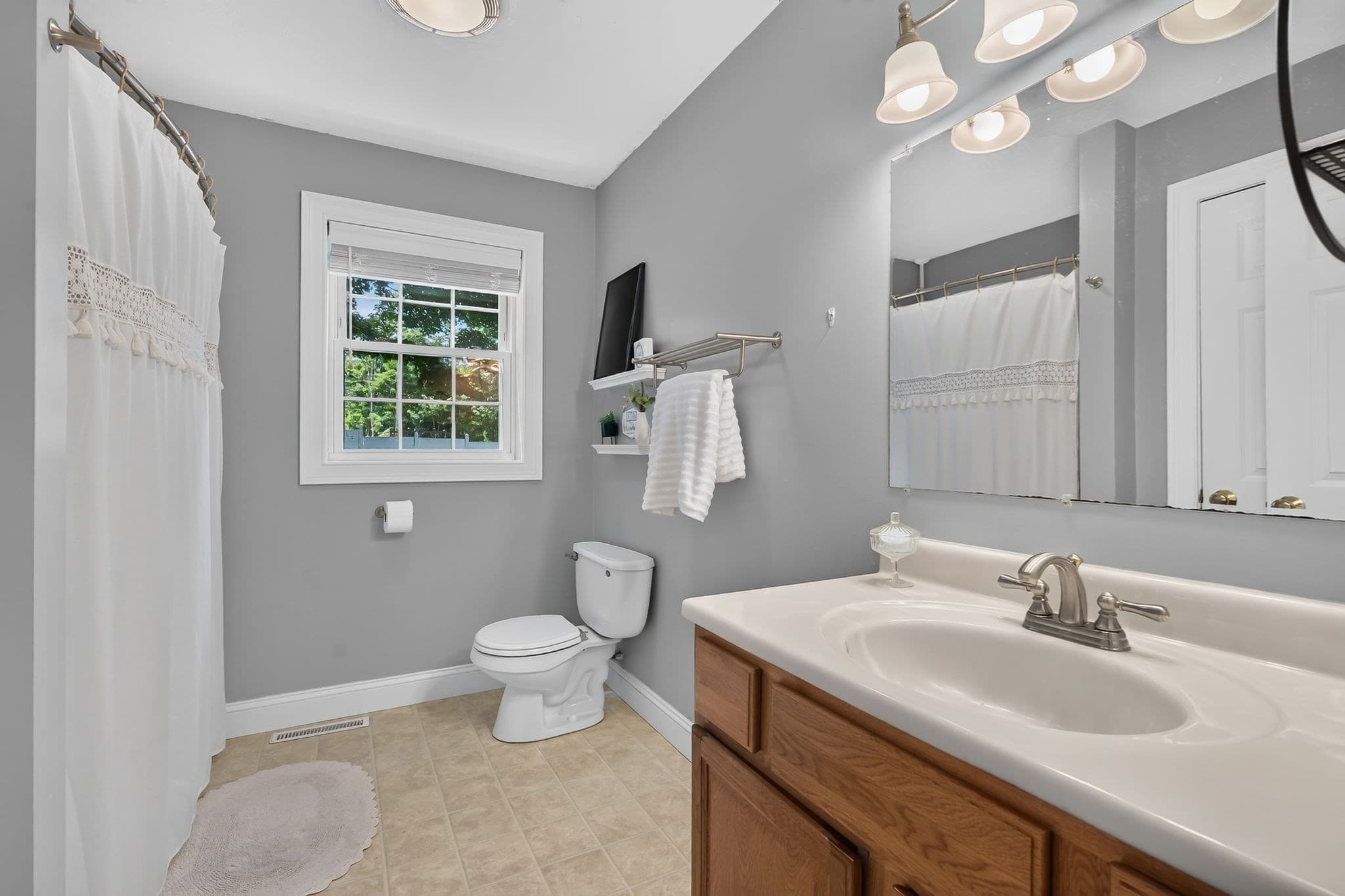 Single Family Residence at 100 Mechanic St, Warren MA 01083, Warren, photo 11 of 28