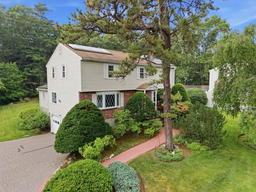 12 Swanson Rd, Framingham MA 01701