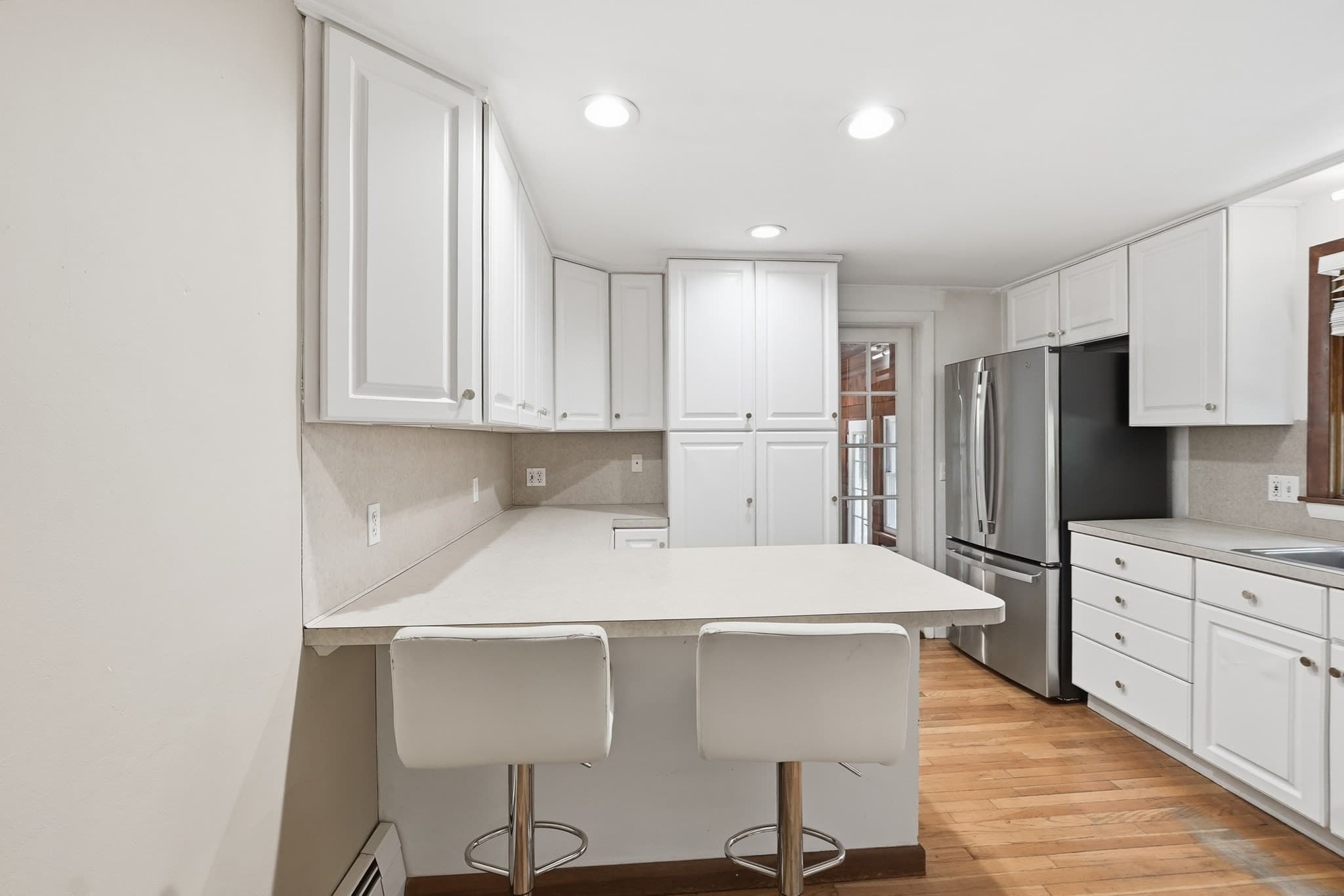 Single Family Residence at 28 Spring Rd, Westborough MA 01581, photo 7 of 42