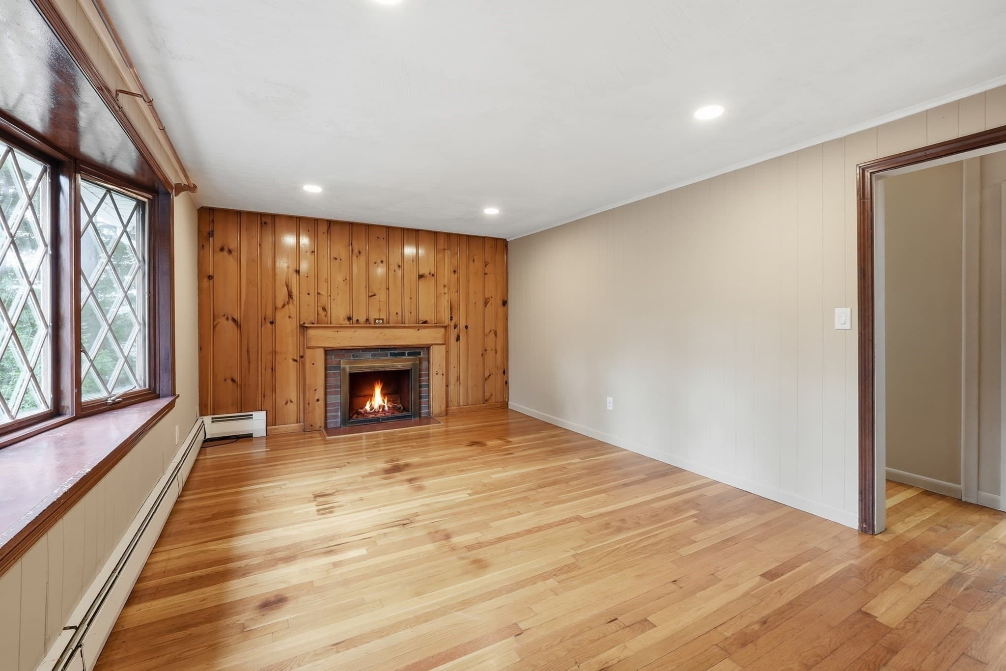 Single Family Residence at 28 Spring Rd, Westborough MA 01581, photo 5 of 42